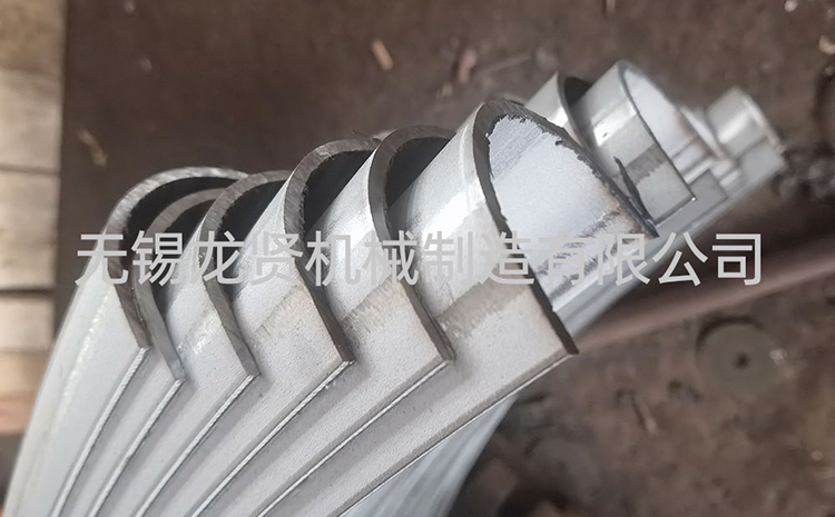 封頭上半管碰見接管怎么繞？