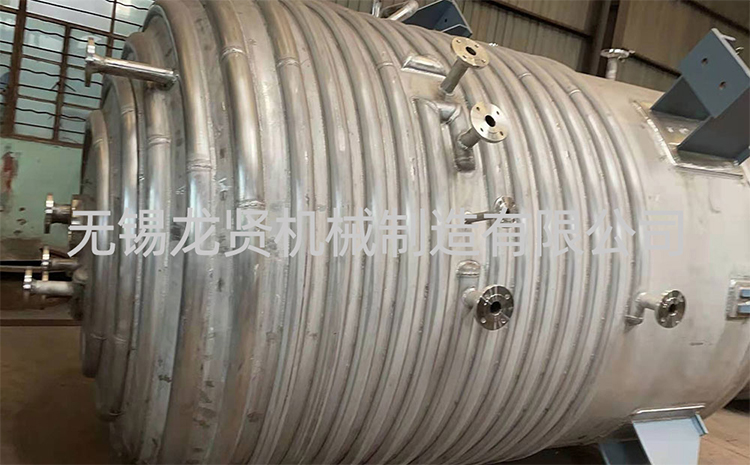 選擇半圓管生產(chǎn)廠家需考慮什么？